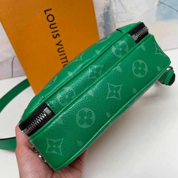 Louis Vuitton Authentic Alpha Wearable Wallet Bag in
Taigarama (Unisex) - Picture 4 of 16